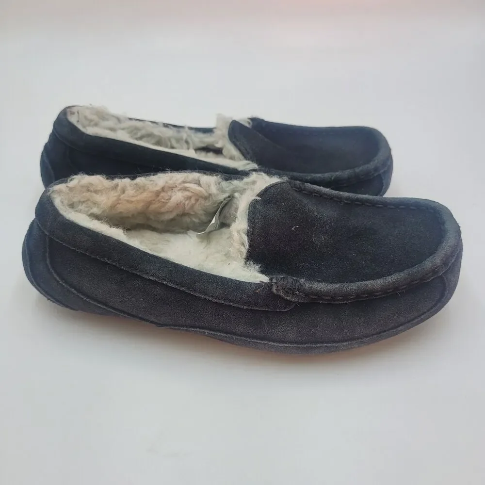 UGG Kids Black Suede Leather Ascot Slippers Size 3 Sherpa Lined Loungewear Cozy